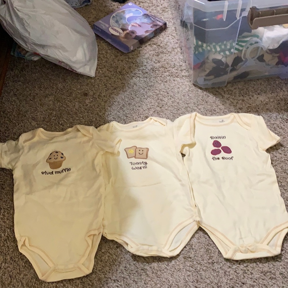 3 onsies 9 to 12 months